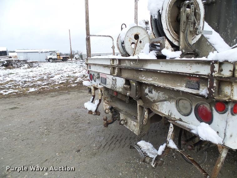 image for item DB2056 1996 International 4700 bucket truck