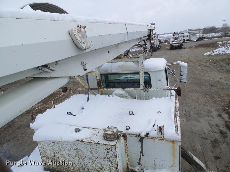 image for item DB2056 1996 International 4700 bucket truck