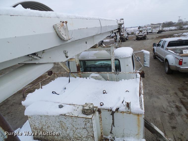 image for item DB2056 1996 International 4700 bucket truck