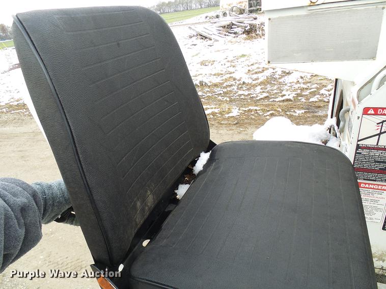 image for item DB2056 1996 International 4700 bucket truck