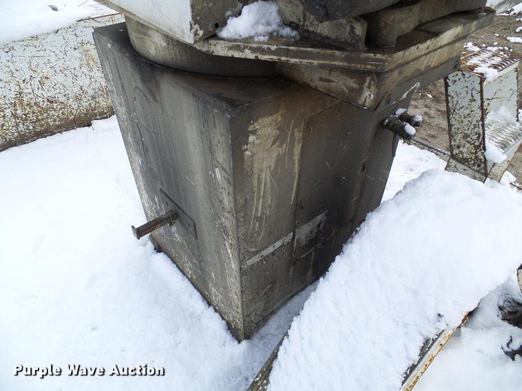 image for item DB2056 1996 International 4700 bucket truck