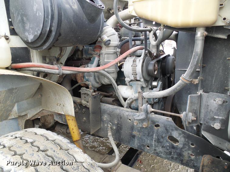 image for item DB2056 1996 International 4700 bucket truck