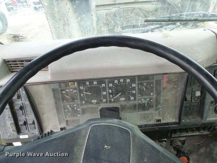 image for item DB2056 1996 International 4700 bucket truck