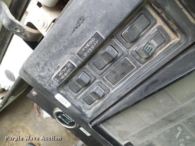 image for item DB2056 1996 International 4700 bucket truck