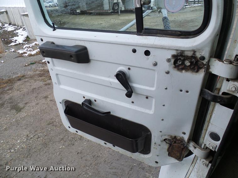 image for item DB2056 1996 International 4700 bucket truck