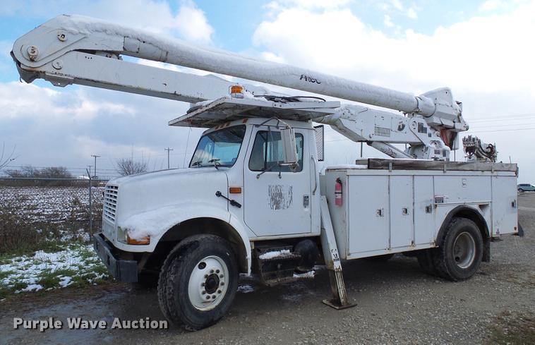 image for item DB2057 1993 International 4900 bucket truck