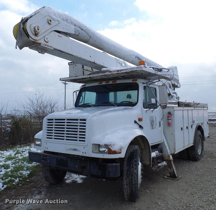 image for item DB2057 1993 International 4900 bucket truck