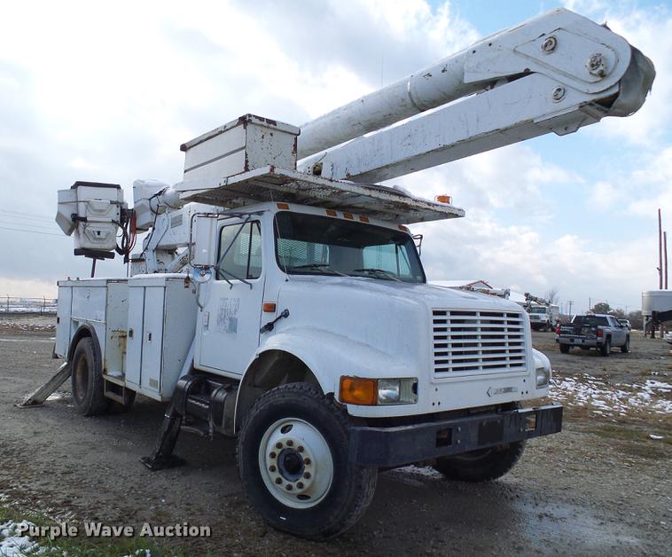 image for item DB2057 1993 International 4900 bucket truck
