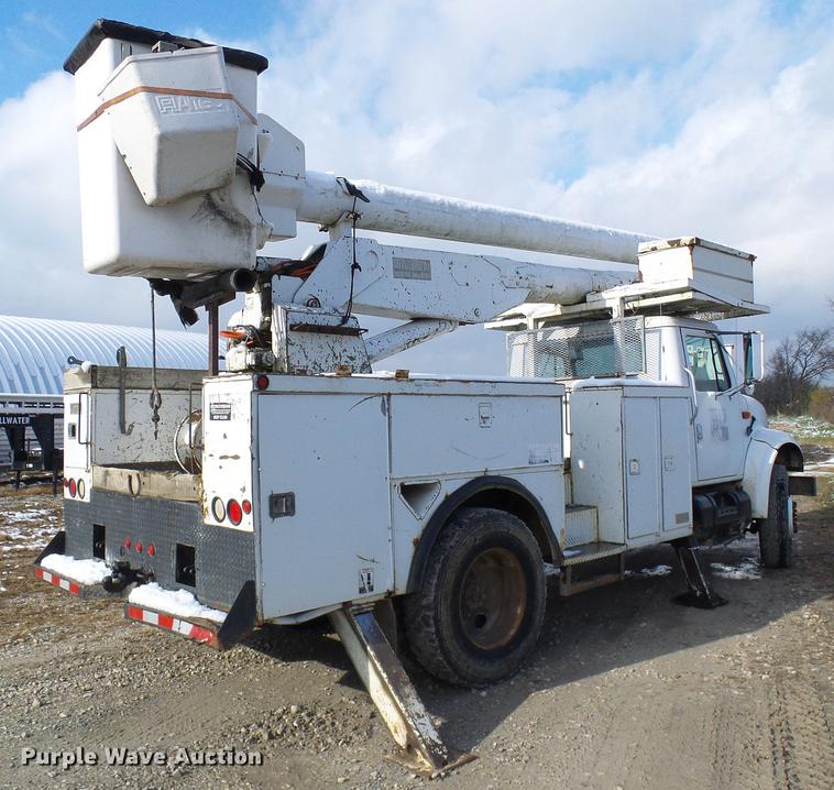 image for item DB2057 1993 International 4900 bucket truck