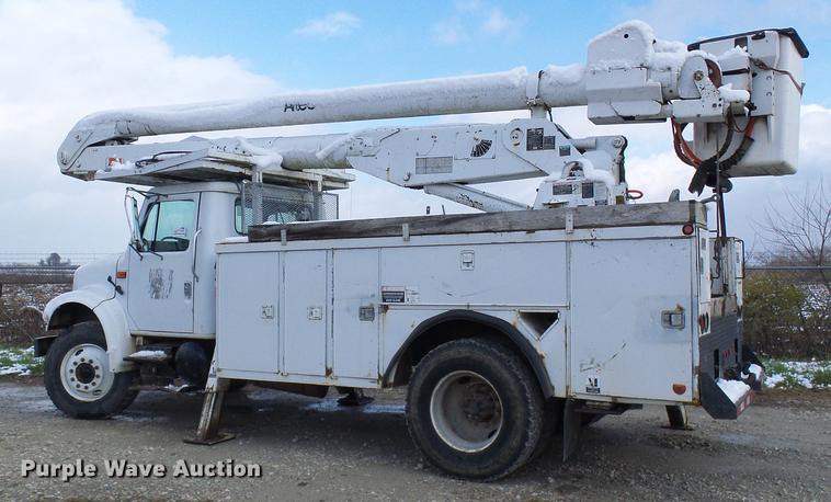 image for item DB2057 1993 International 4900 bucket truck