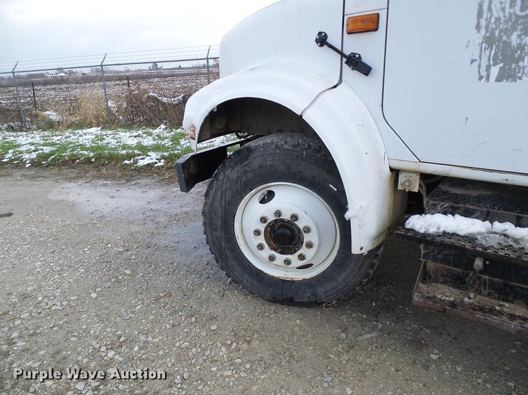 image for item DB2057 1993 International 4900 bucket truck