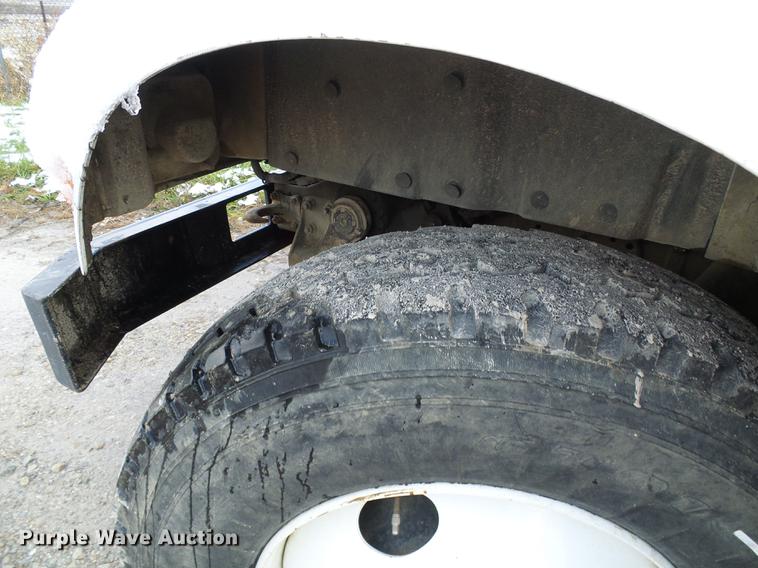 image for item DB2057 1993 International 4900 bucket truck