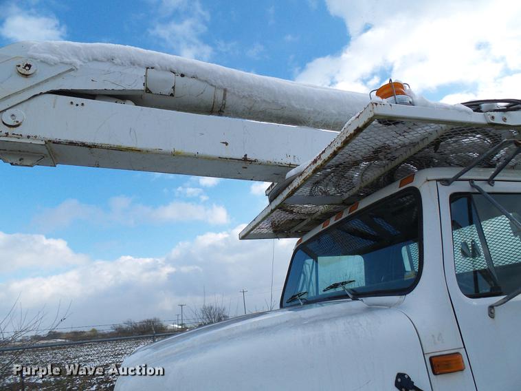 image for item DB2057 1993 International 4900 bucket truck