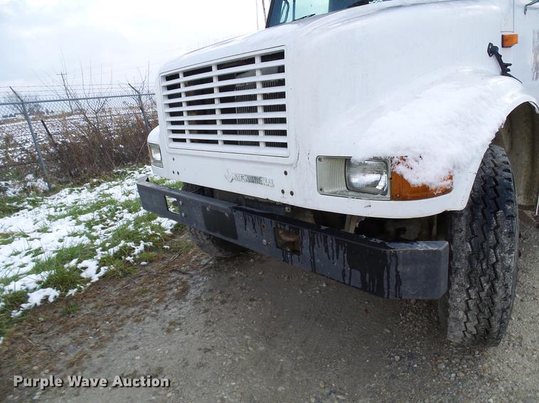 image for item DB2057 1993 International 4900 bucket truck