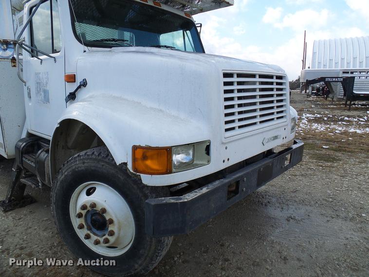 image for item DB2057 1993 International 4900 bucket truck