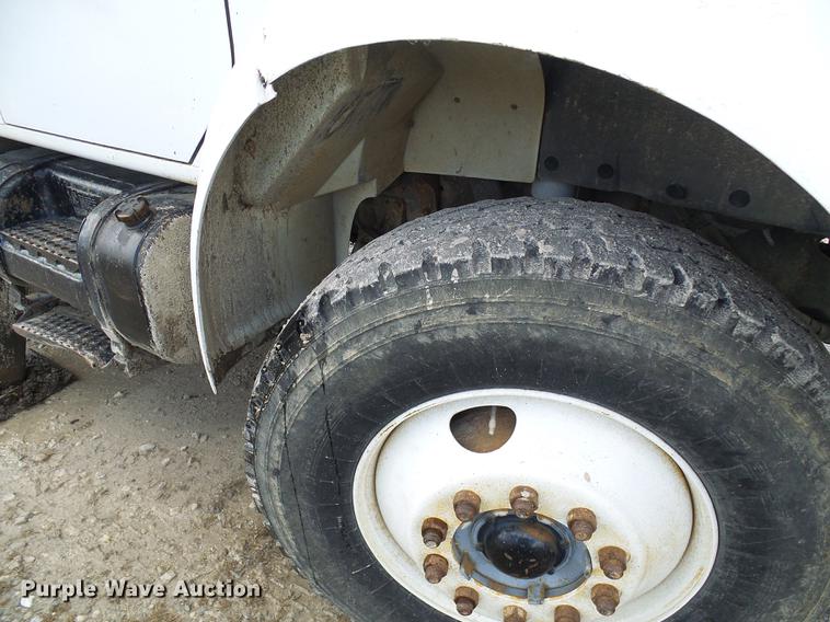 image for item DB2057 1993 International 4900 bucket truck