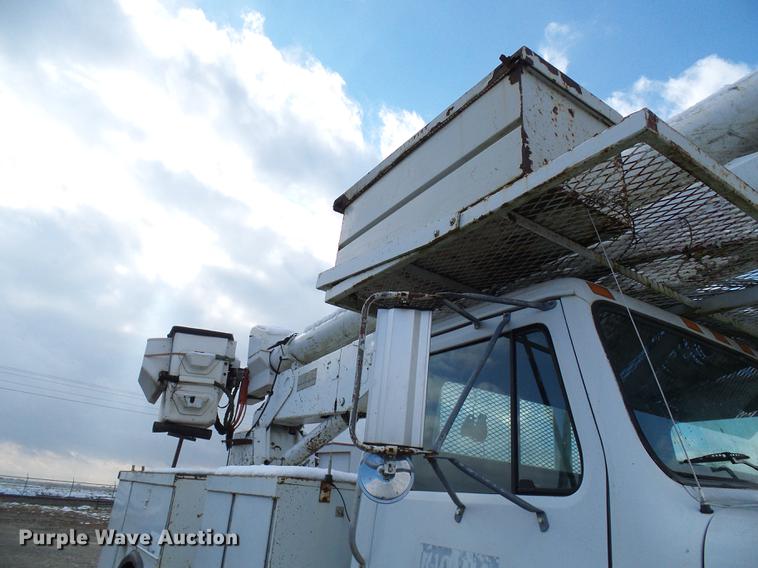 image for item DB2057 1993 International 4900 bucket truck