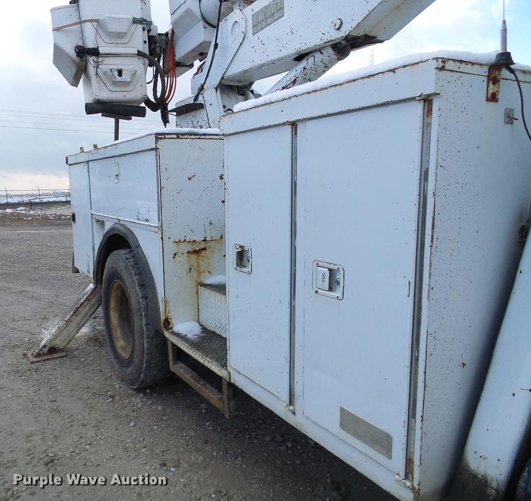 image for item DB2057 1993 International 4900 bucket truck