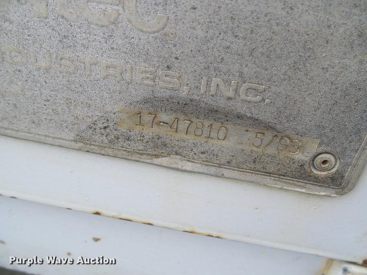 image for item DB2057 1993 International 4900 bucket truck