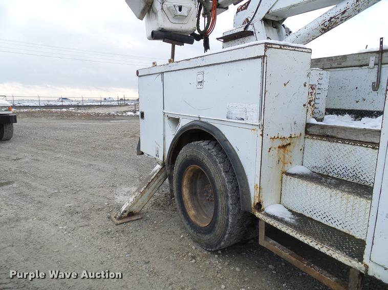 image for item DB2057 1993 International 4900 bucket truck