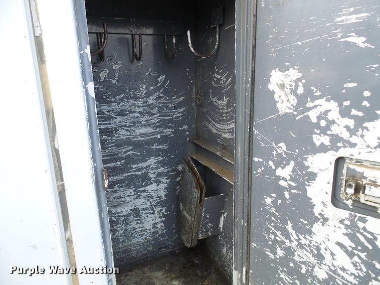 image for item DB2057 1993 International 4900 bucket truck