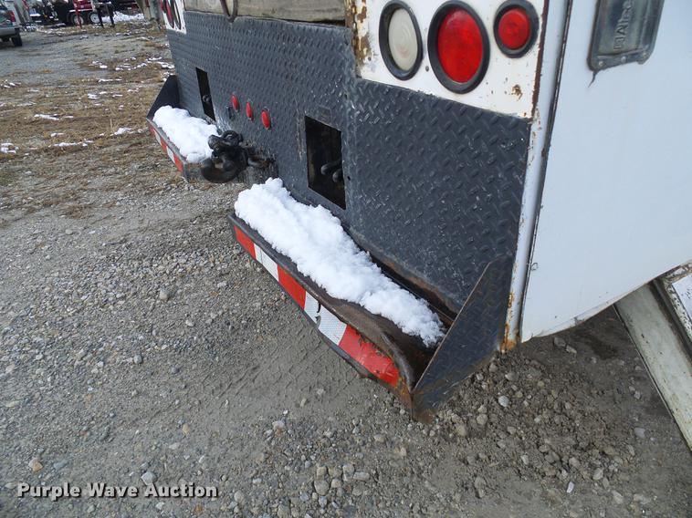 image for item DB2057 1993 International 4900 bucket truck