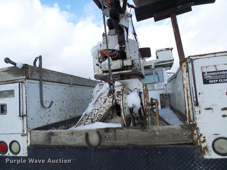 image for item DB2057 1993 International 4900 bucket truck