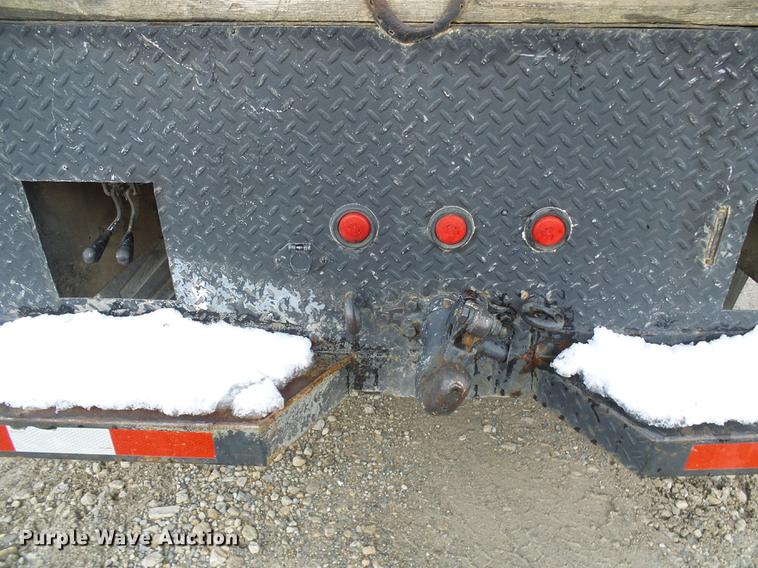 image for item DB2057 1993 International 4900 bucket truck