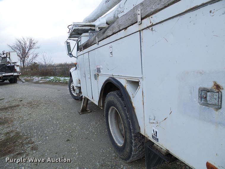 image for item DB2057 1993 International 4900 bucket truck