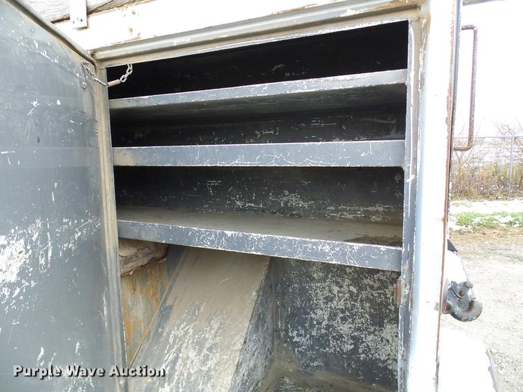 image for item DB2057 1993 International 4900 bucket truck