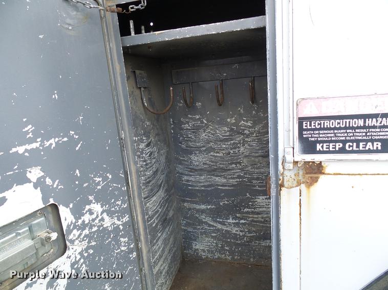 image for item DB2057 1993 International 4900 bucket truck