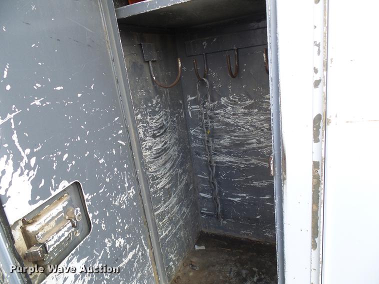 image for item DB2057 1993 International 4900 bucket truck