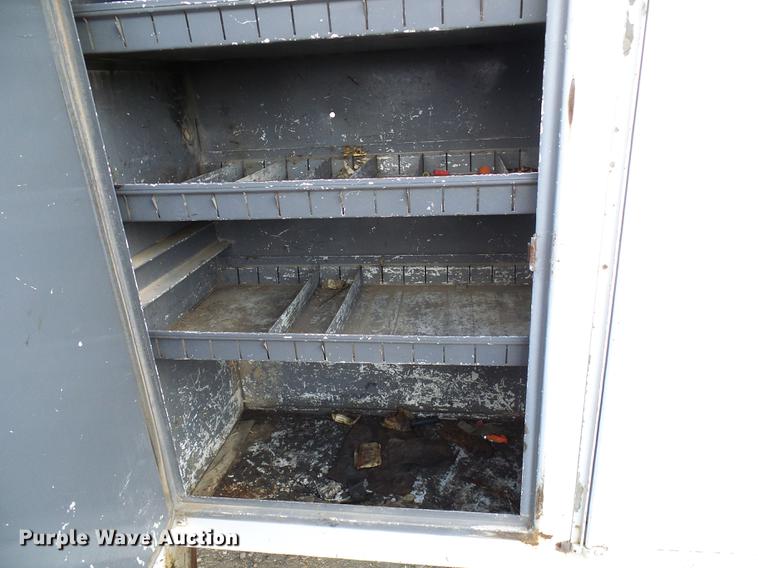 image for item DB2057 1993 International 4900 bucket truck