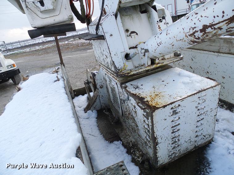 image for item DB2057 1993 International 4900 bucket truck