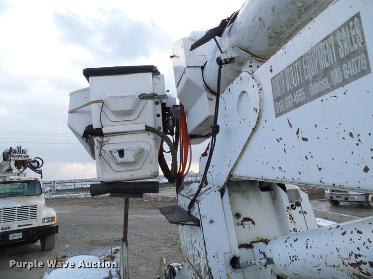 image for item DB2057 1993 International 4900 bucket truck