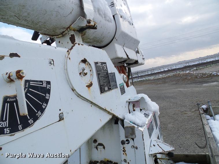 image for item DB2057 1993 International 4900 bucket truck