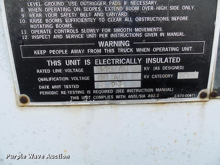 image for item DB2057 1993 International 4900 bucket truck