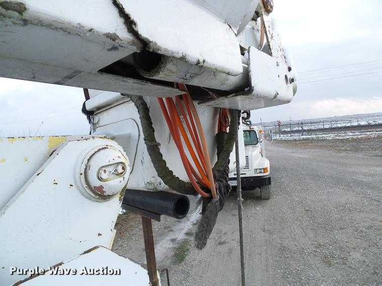 image for item DB2057 1993 International 4900 bucket truck