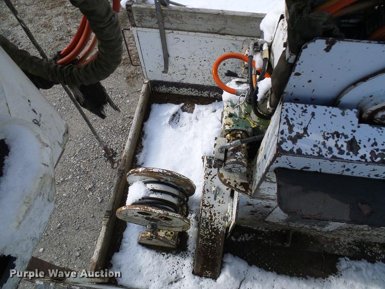 image for item DB2057 1993 International 4900 bucket truck