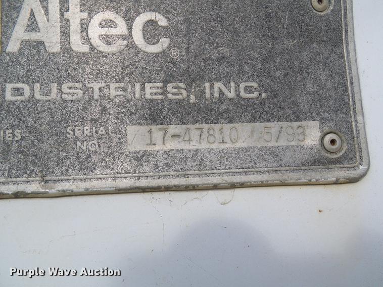 image for item DB2057 1993 International 4900 bucket truck