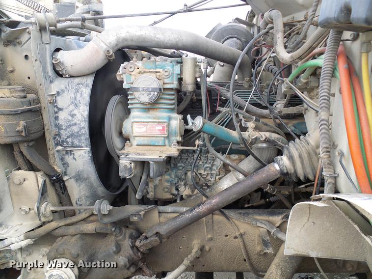 image for item DB2057 1993 International 4900 bucket truck