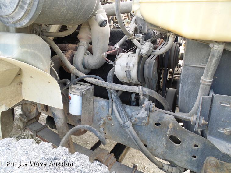 image for item DB2057 1993 International 4900 bucket truck