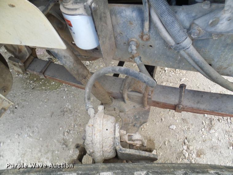 image for item DB2057 1993 International 4900 bucket truck