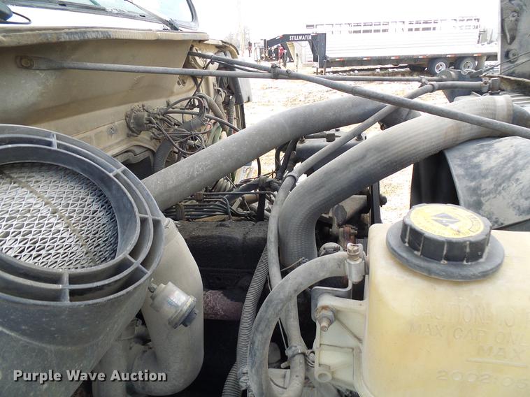 image for item DB2057 1993 International 4900 bucket truck