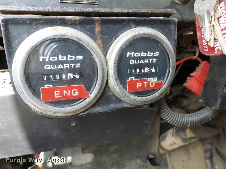 image for item DB2057 1993 International 4900 bucket truck