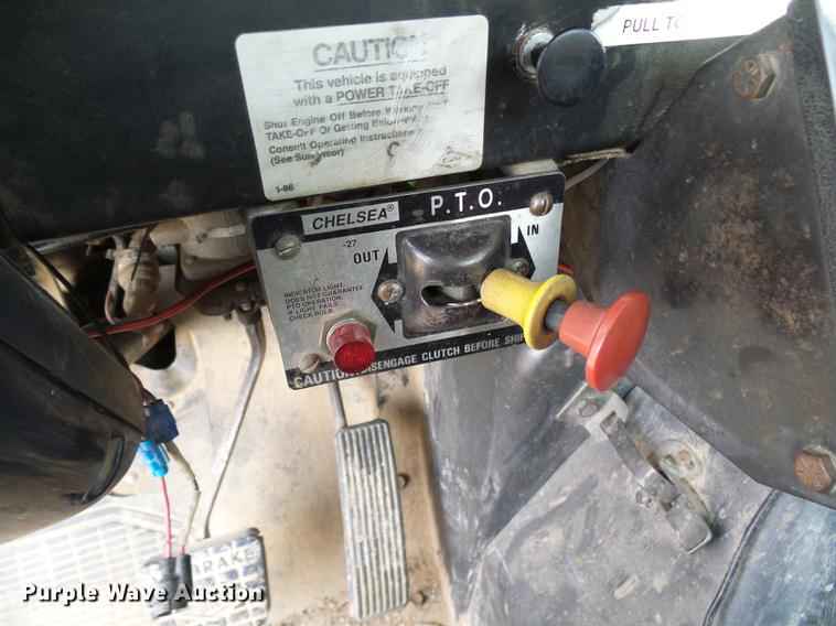 image for item DB2057 1993 International 4900 bucket truck