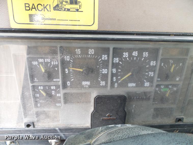 image for item DB2057 1993 International 4900 bucket truck