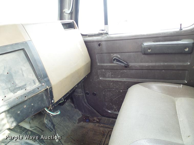 image for item DB2057 1993 International 4900 bucket truck