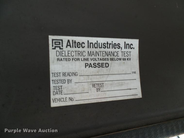 image for item DB2057 1993 International 4900 bucket truck