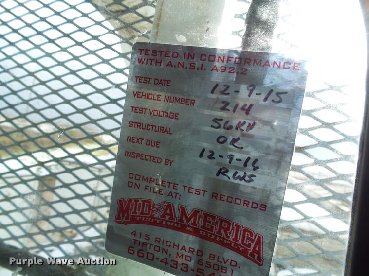 image for item DB2057 1993 International 4900 bucket truck